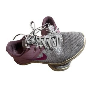 Nike Metcon 4 ladies mauve and gray/silver shoes, size 9, good used condition